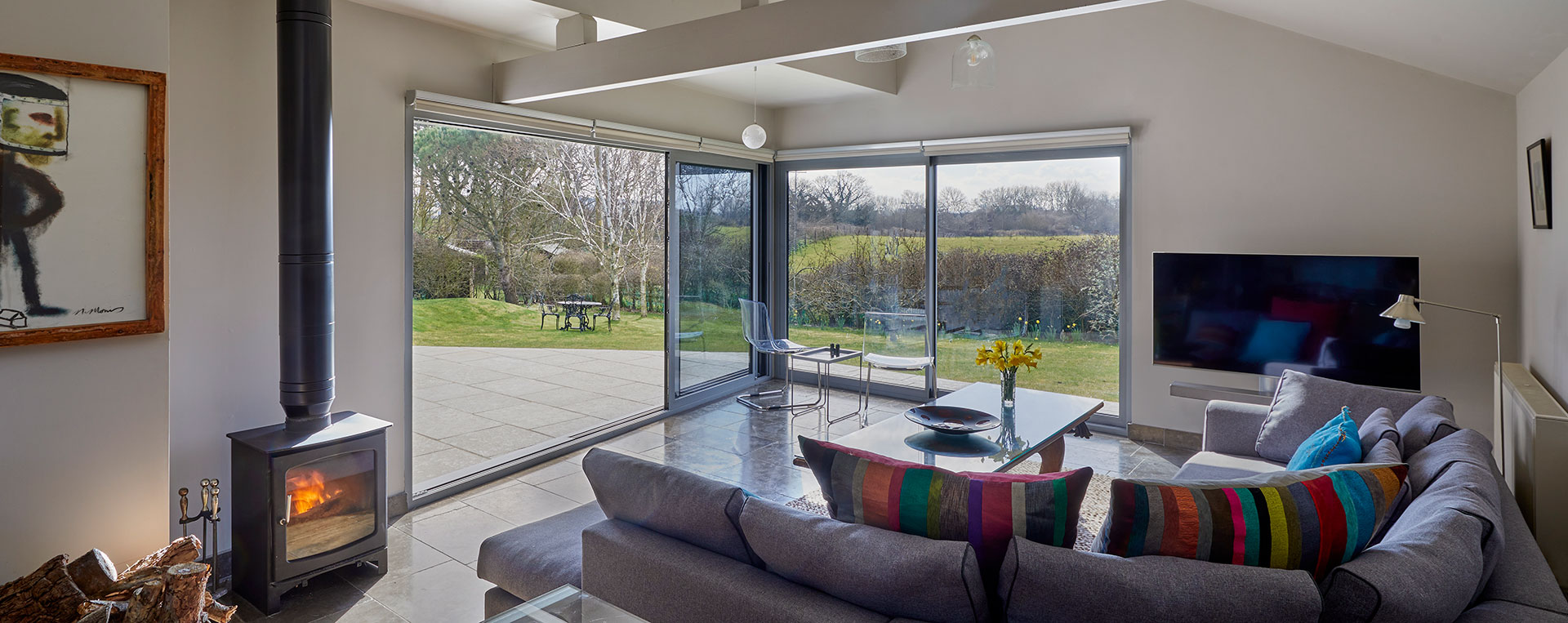 Sliding windows to South facing Garden/Courtyard